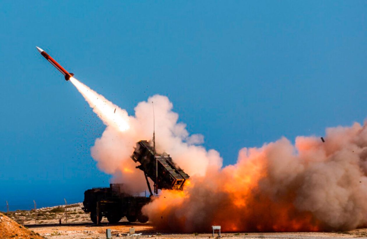 Πηχτός κυβερνητικός κυνισμός: “Απόκτηση εμπειρίας” η στρατιωτική αποστολή στη Σαουδική Αραβία – Ετοιμάζουν νέες παρτίδες οπλισμού για τη Μέση Ανατολή